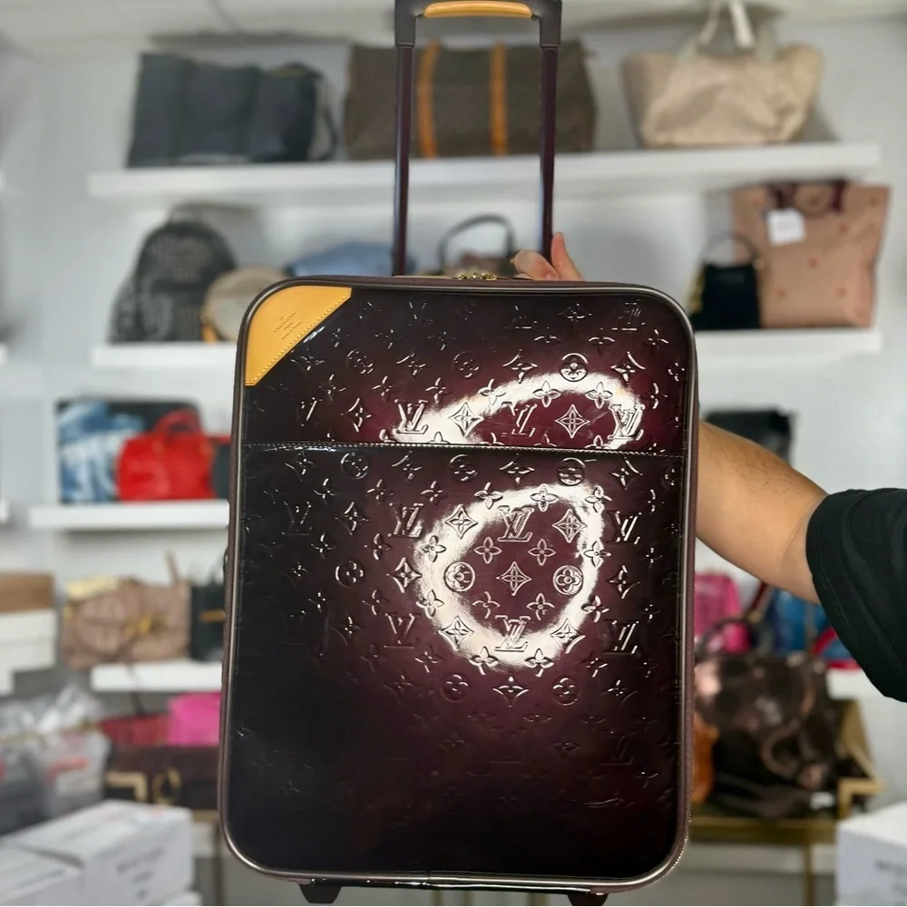 $4000 LV VERNIS ROLLING CARRY-ON